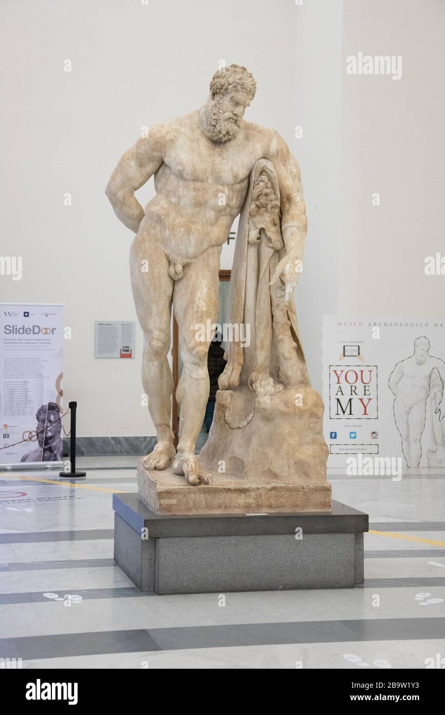 Farnese Herculese, Musée archéologique national, Naples, Italie Banque D'Images