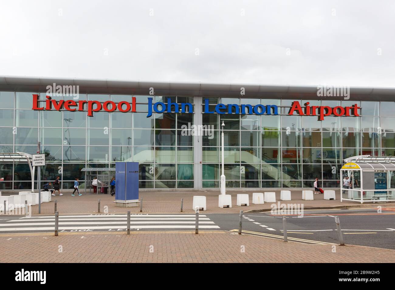 Liverpool, Royaume-Uni – 14 août 2017 : terminal de l'aéroport de Liverpool John Lennon (LPL) au Royaume-Uni. Banque D'Images