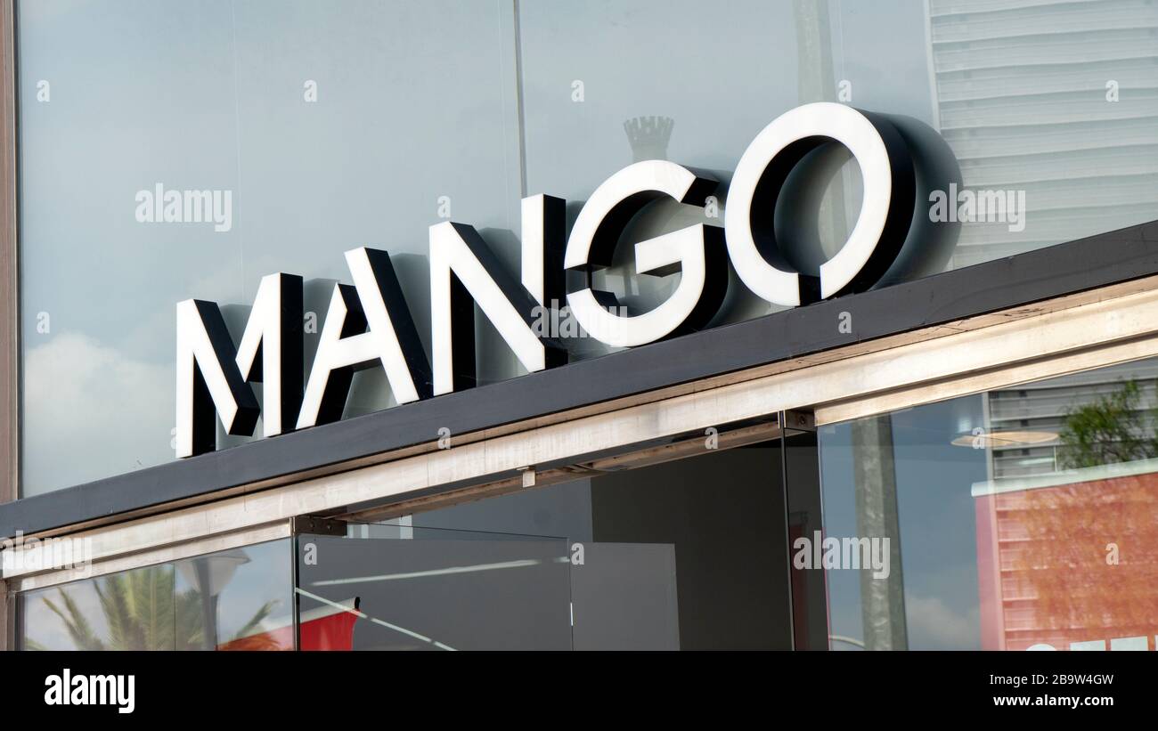 Palma de Majorque, Espagne - 23 septembre 2017. Mango, est une entreprise espagnole de conception et de fabrication de vêtements, Banque D'Images