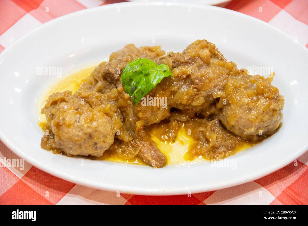 Carne alla Genovese, boulettes de viande en sauce à l'oignon, Tandem Restaurant, Naples, Italie Banque D'Images