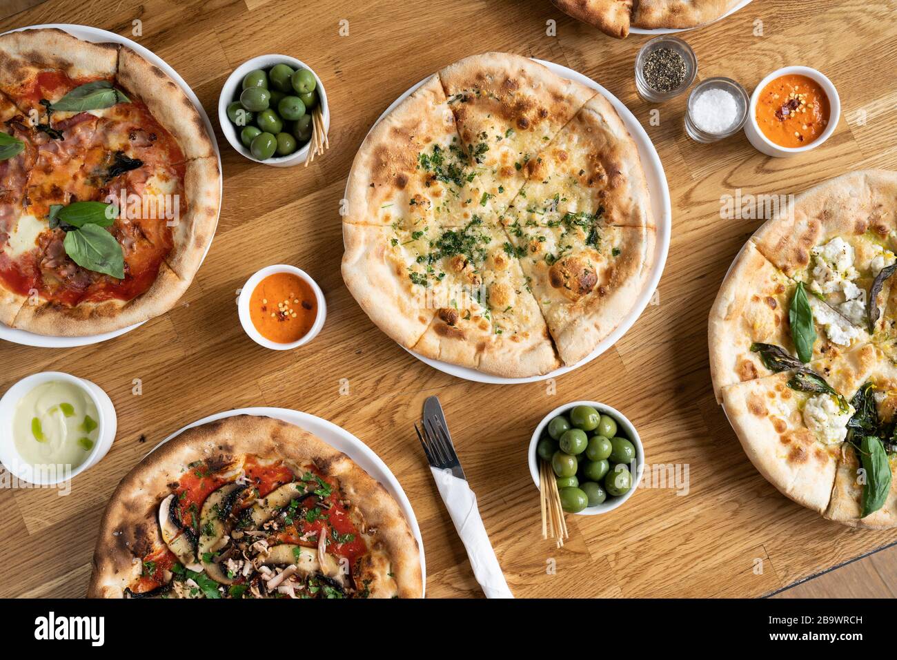 Pizza artisanale. Banque D'Images