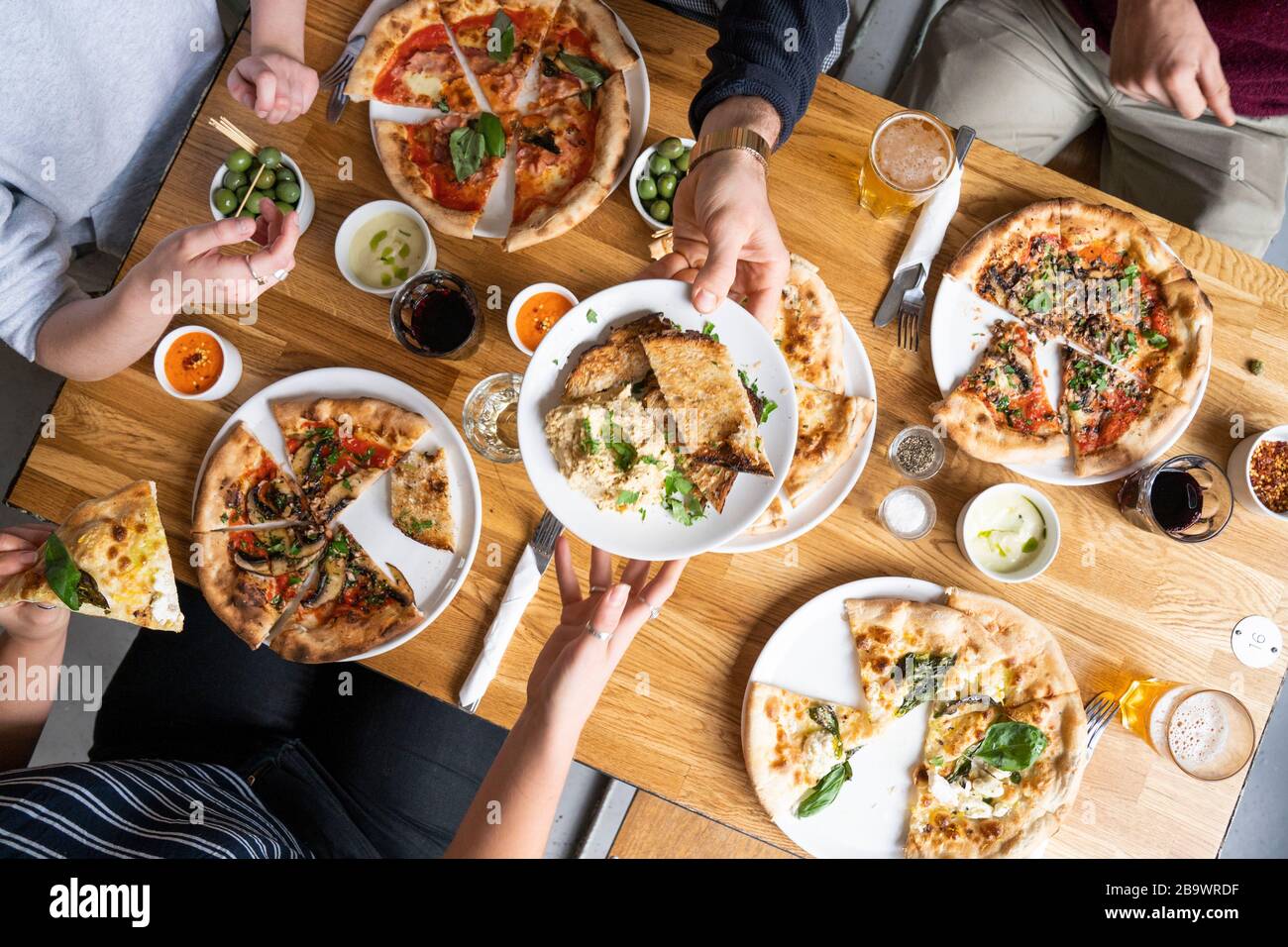 Pizza artisanale. Banque D'Images