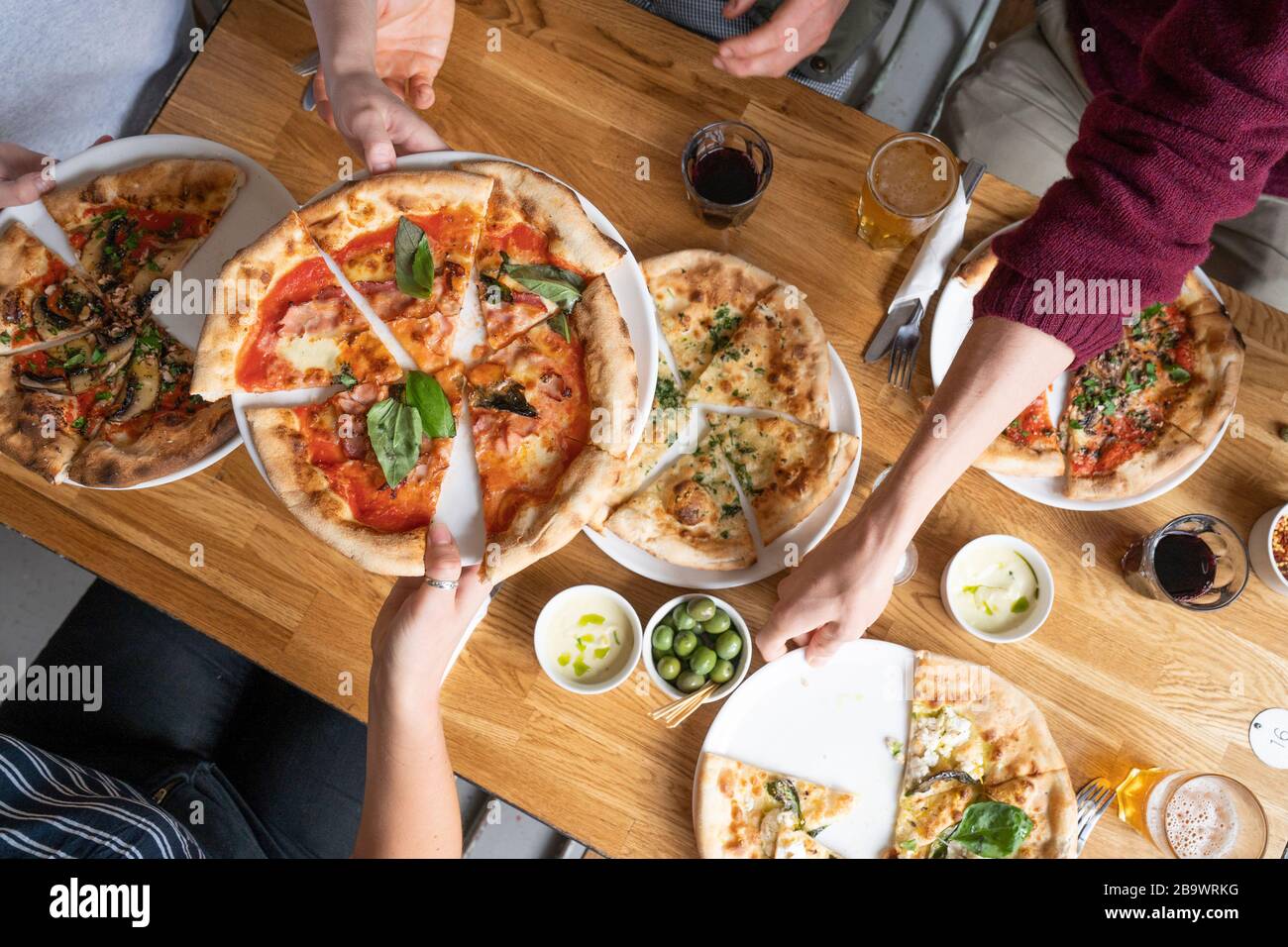 Pizza artisanale. Banque D'Images