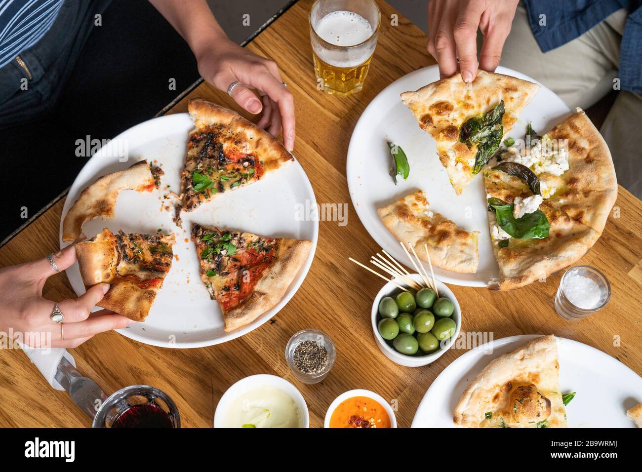 Pizza artisanale. Banque D'Images