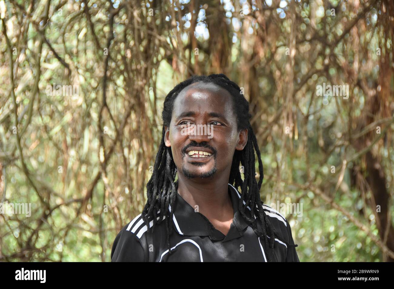 Afrique, Tanzanie, gros portrait d'un homme de la tribu des Datooga photographié dans le lac Eyasi Tanzanie Banque D'Images