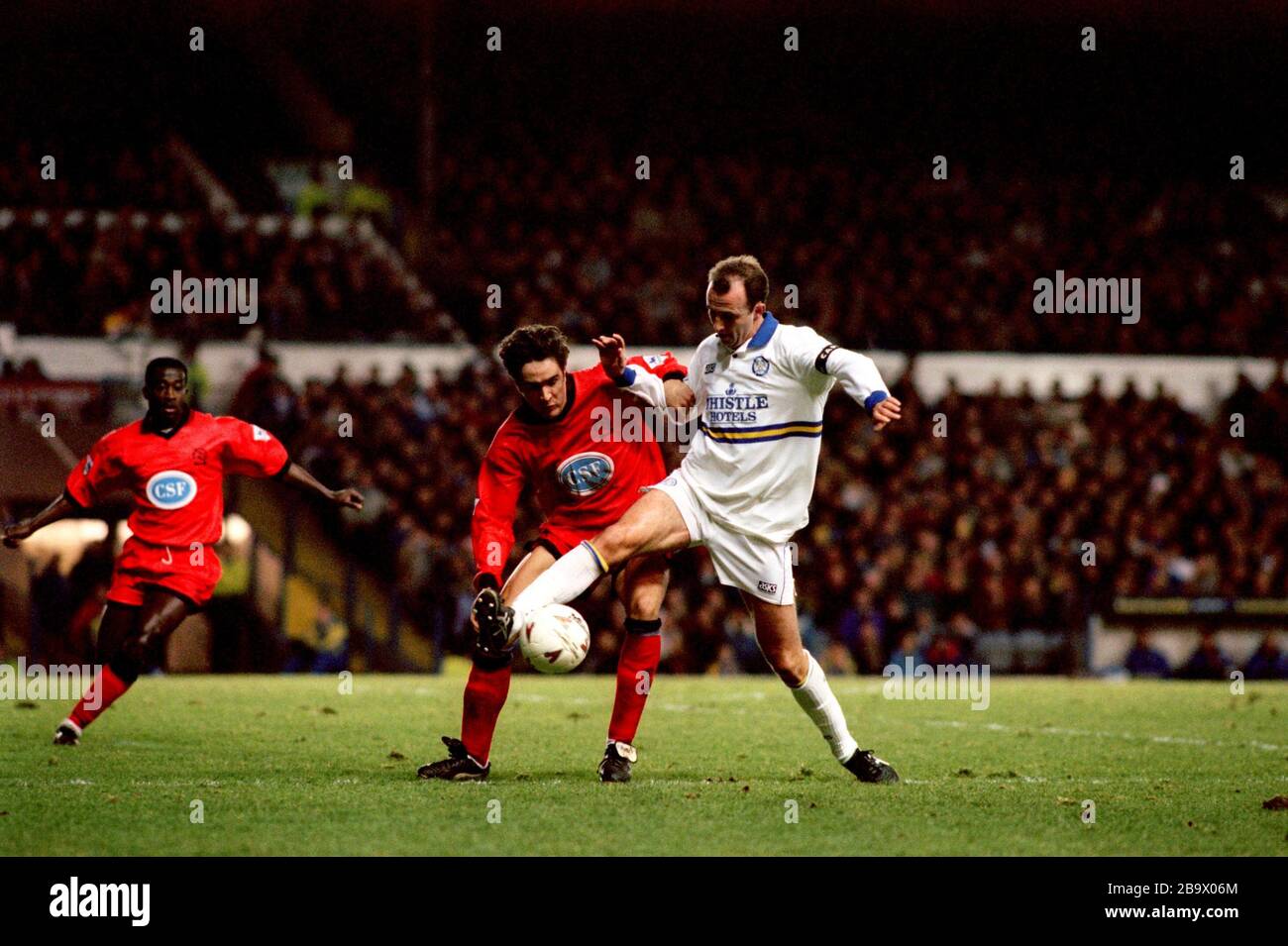 L-R : MICHAEL MEAKER, QUEENS PARK RANGERS. GARY MCALLISTER, LEEDS UNITED ***** QPR Banque D'Images