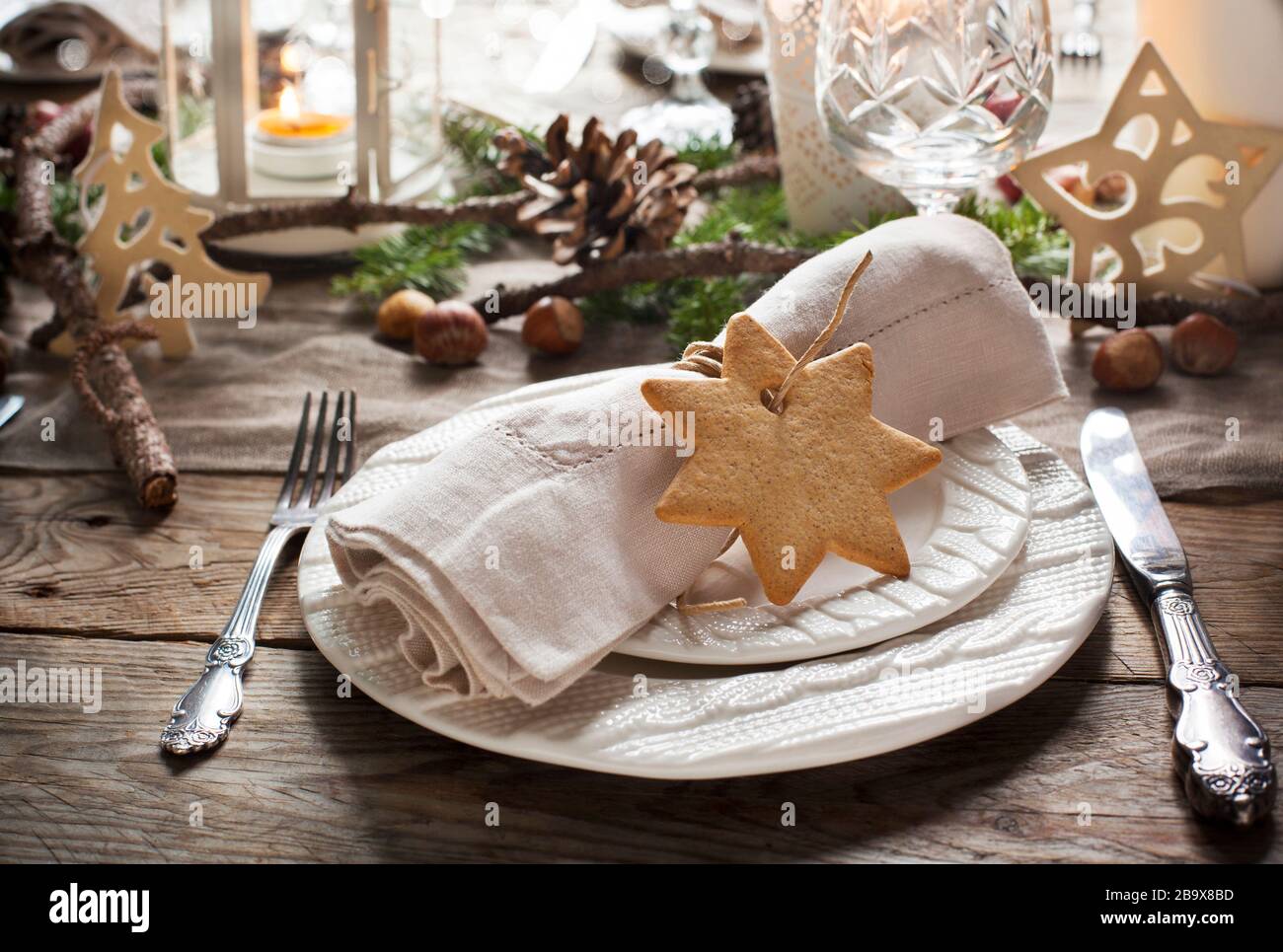 Réglage de la table de Noël. Des décorations de Noël. Banque D'Images