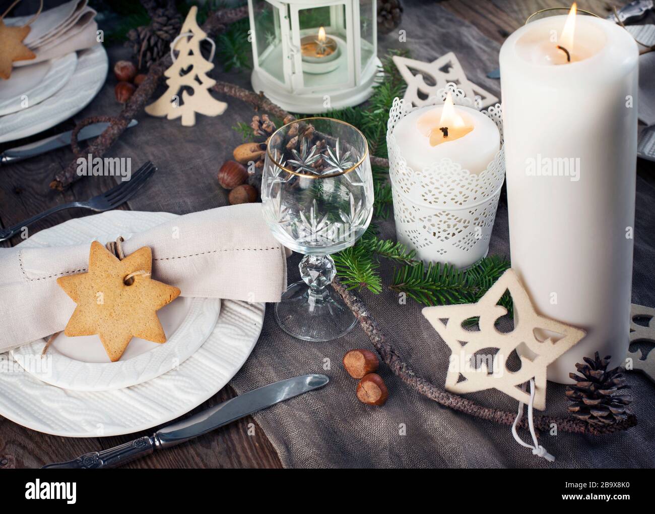 Réglage de la table de Noël. Des décorations de Noël. Banque D'Images