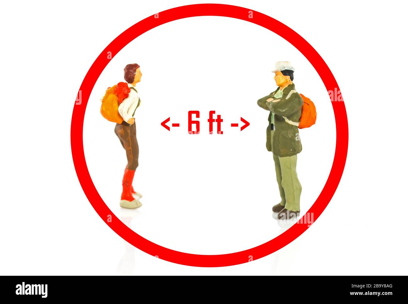 Maintenez une distance de 1 mètre pour vous protéger de l'obtention de l'image conceptuelle du virus corona ou Covid 19 Banque D'Images