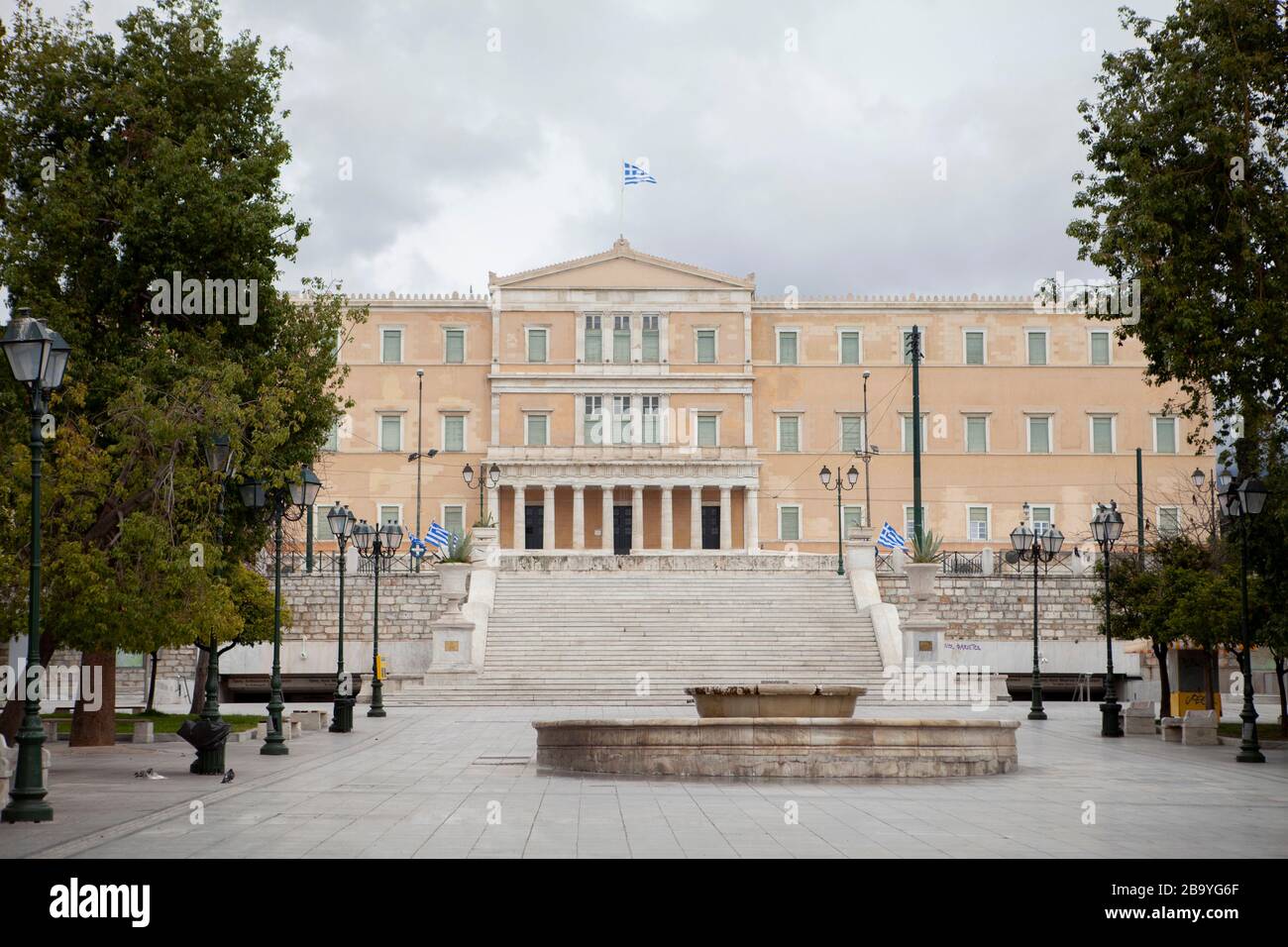 Place Syndagma et le parlement grec, rue vide aucun peuple coronavirus Banque D'Images