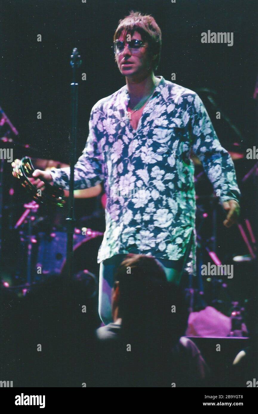 Oasis, Liam Gallagher, radio City Music Hall NY 6/11/01 photo Michael Brito Banque D'Images