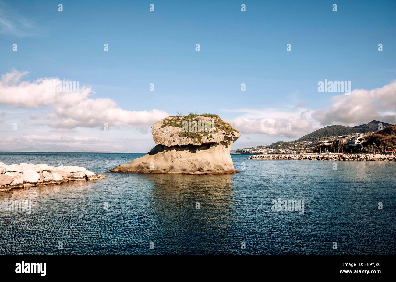 Le Fungo (champignon) roc marin, Lacco Ameno, Ischia, Campanie, Italie, Europe Banque D'Images