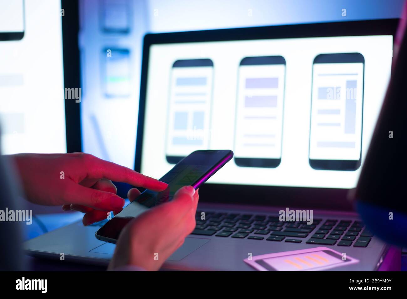 Interface d'application mobile de conception Web. Développeur d'applications pour smartphone. Expérience utilisateur. Banque D'Images