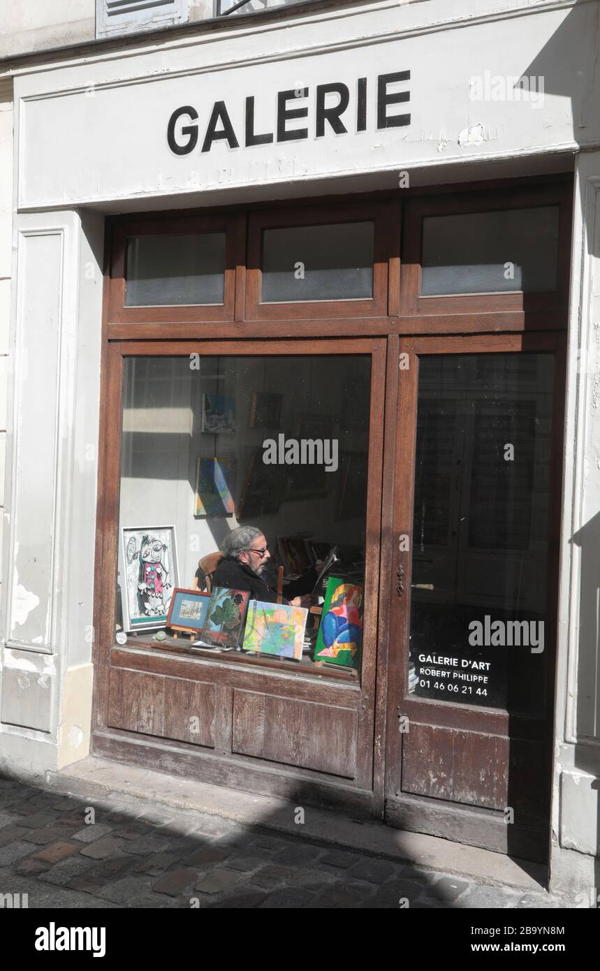 UN MAINTIEN PARISIEN À MONTMARTRE Banque D'Images