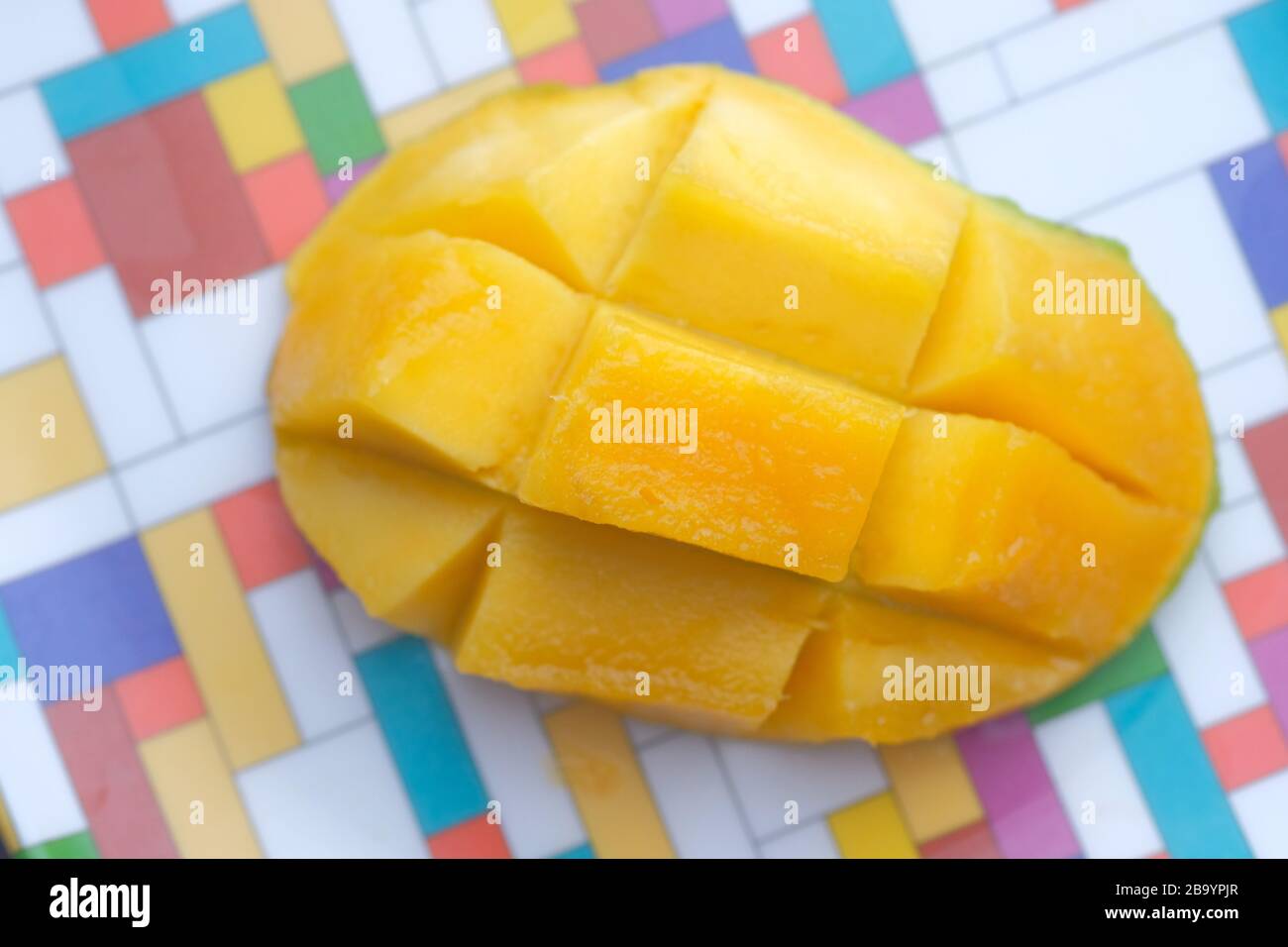 Gros plan sur une assiette de mangue mûre Banque D'Images