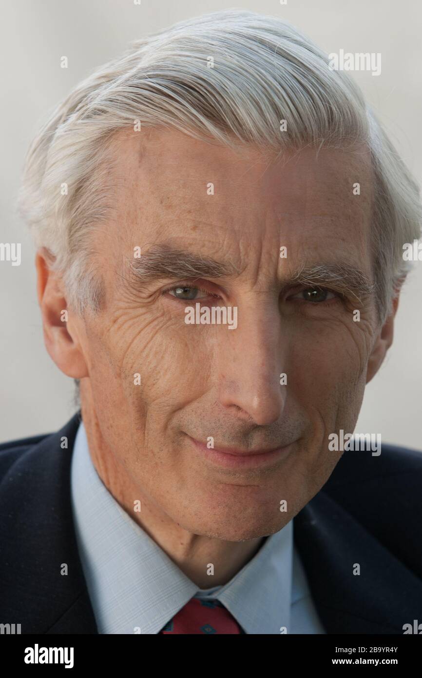 Sir Martin Rees, astronome royal, au Edinburgh International Book Festival, Édimbourg, Écosse, août 2003. Banque D'Images