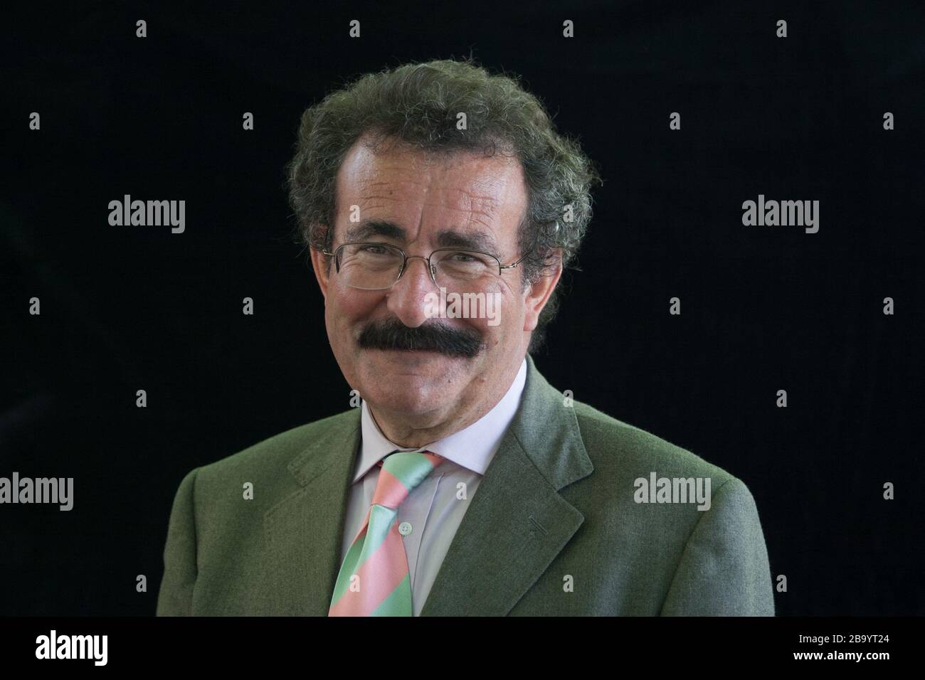 Le professeur Robert Winston, Lord, et l'un des principaux scientifiques britanniques dans le domaine de la fertilité, au Edinburgh International Book Festival, Édimbourg, Écosse, août 2003. Banque D'Images