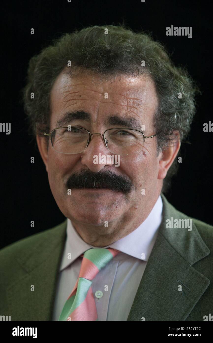 Le professeur Robert Winston, Lord, et l'un des principaux scientifiques britanniques dans le domaine de la fertilité, au Edinburgh International Book Festival, Édimbourg, Écosse, août 2003. Banque D'Images