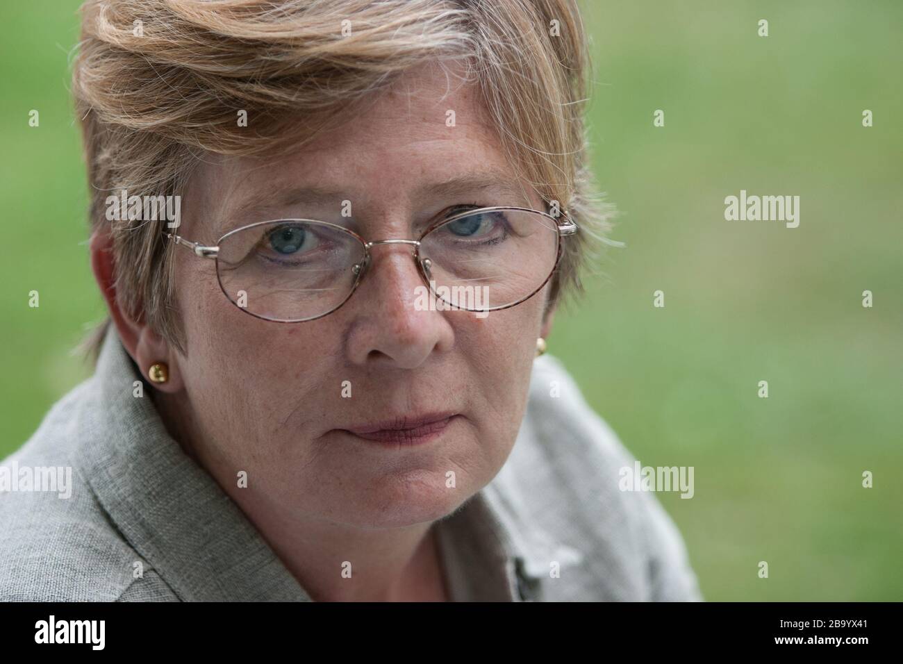 Barbara Ehrenreich, féministe américaine, socialiste démocratique, sociologue et militante politique, figure éminente dans les socialistes démocrates d'Amérique. Elle est une chroniqueur et un essayiste largement lu, et l'auteur de près de 20 livres, au Edinburgh International Book Festival, Édimbourg, Écosse, août 2003. Banque D'Images