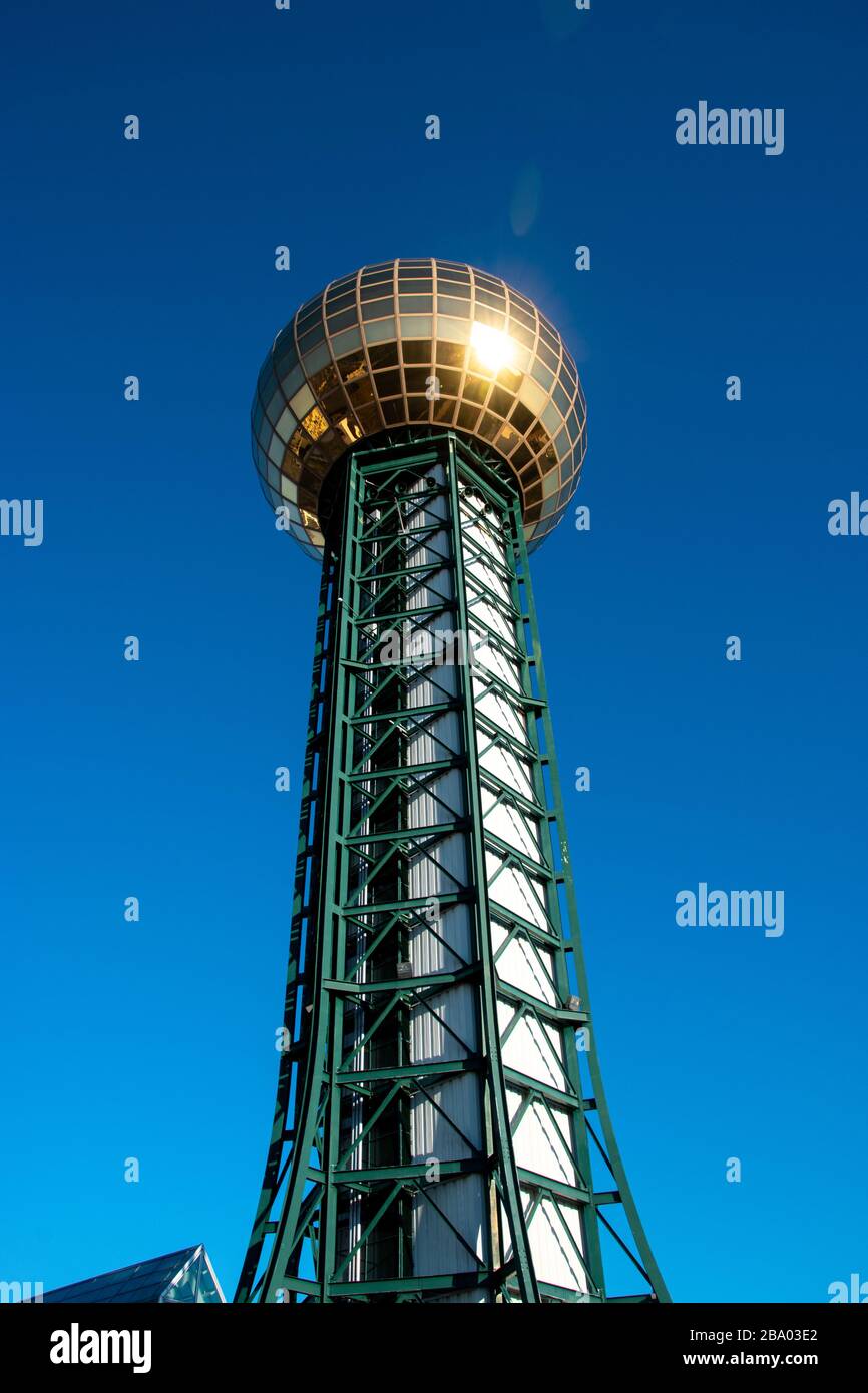 Le Sunsphere, situé dans le parc des expositions du monde, dans le centre-ville de Knoxville, au Tennessee Banque D'Images