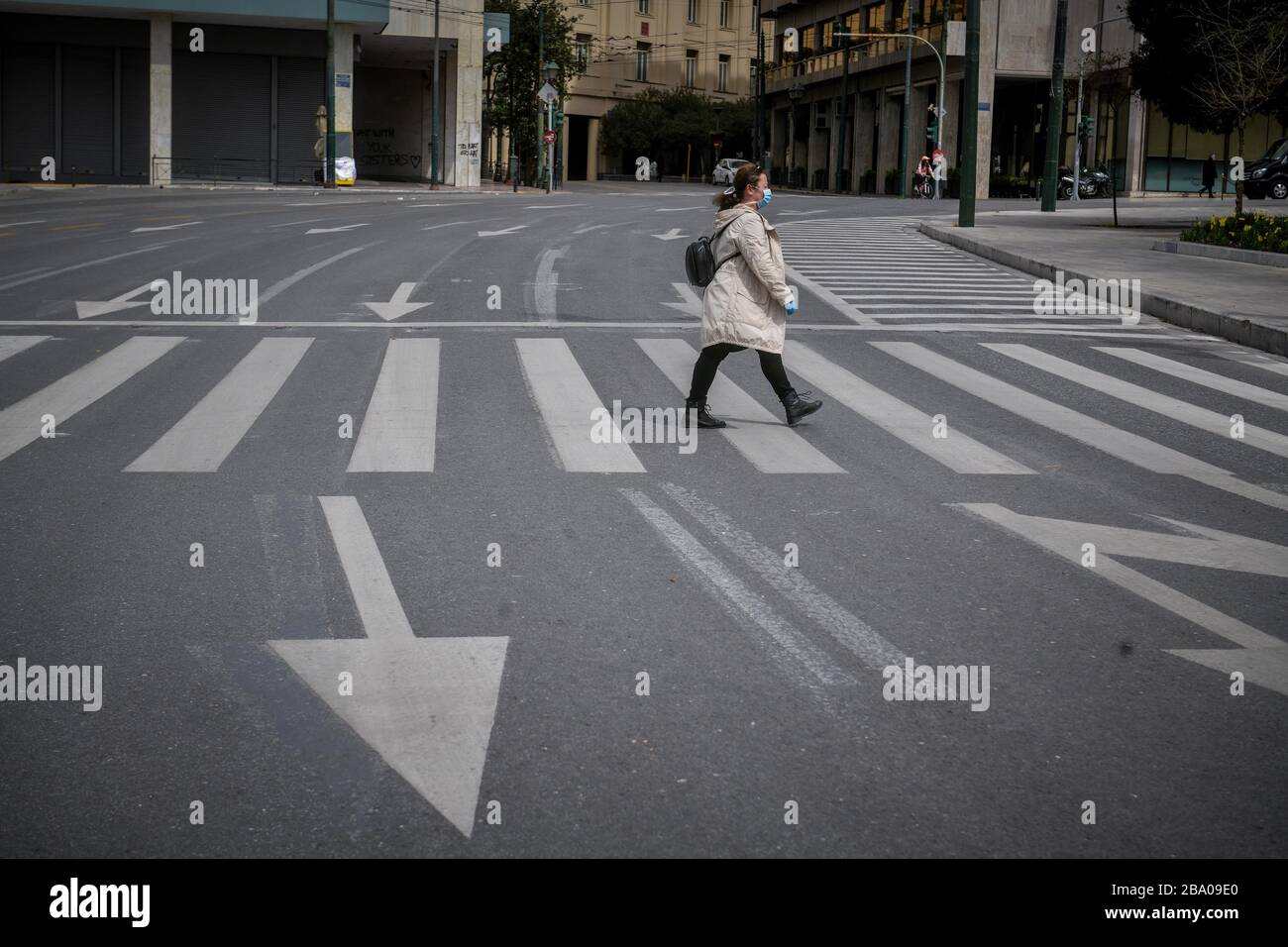 Des rues vides dans le centre d'Athènes pendant les mesures d'éclosion de coronavirus. Banque D'Images