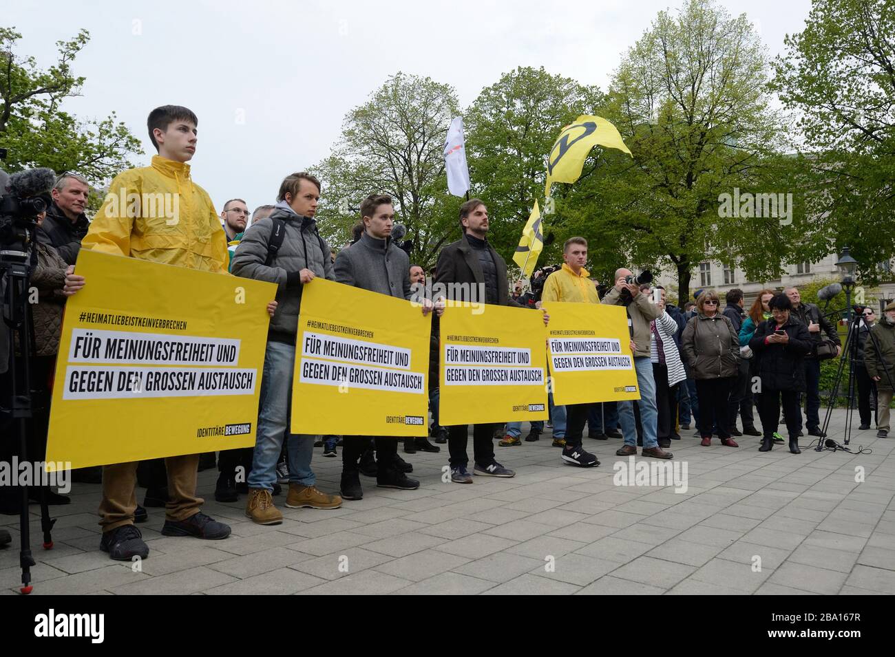 Vienne, Autriche. Archiver l'image à partir du 13 avril 2019. Rassemblement du Mouvement autrichien de l'identité. L'image montre des militants de l'identité. Banque D'Images