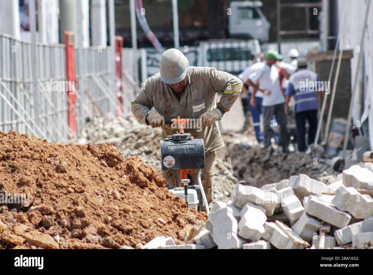 Sao Paulo, Brésil. 25 mars 2020. 25 mars 2020, Guarulhos, Sao Paulo, Brasil: (INT) centre de dépistage COVID-19 à Sao Paulo.25 mars 2020, Guarulhos, Sao Paulo, Brésil: Le maire de Guarulhos, Guti, a annoncé samedi (21) la construction du premier centre de dépistage au Brésil pour servir les personnes soupçonnées d'avoir contracté le coronavirus. Cet espace, qui fait partie du Commandement de la défense de Coronavirus, occupe une zone de‚''¹Ã â€''¹5,000'''‚ mètres carrés à côté du Club CECAP, où un complexe de 2 000 MÃ‚Â² est construit, y compris des tentes, des chariots, des bus et de l'espace pour l'ambulance pa Banque D'Images