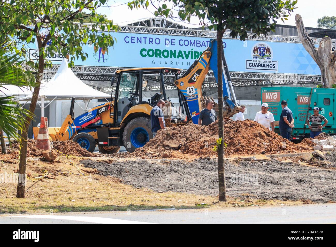 Sao Paulo, Brésil. 25 mars 2020. 25 mars 2020, Guarulhos, Sao Paulo, Brasil: (INT) centre de dépistage COVID-19 à Sao Paulo.25 mars 2020, Guarulhos, Sao Paulo, Brésil: Le maire de Guarulhos, Guti, a annoncé samedi (21) la construction du premier centre de dépistage au Brésil pour servir les personnes soupçonnées d'avoir contracté le coronavirus. Cet espace, qui fait partie du Commandement de la défense de Coronavirus, occupe une zone de‚''¹Ã â€''¹5,000'''‚ mètres carrés à côté du Club CECAP, où un complexe de 2 000 MÃ‚Â² est construit, y compris des tentes, des chariots, des bus et de l'espace pour l'ambulance pa Banque D'Images