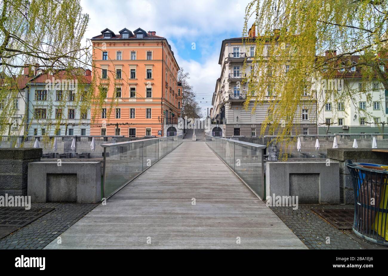 Footbridge de Fishmarket vide dans le vieux centre-ville de Ljubljana, habituellement bourré de personnes, en raison de la quarantaine du coronavirus, Ljubljana, Slovénie Banque D'Images