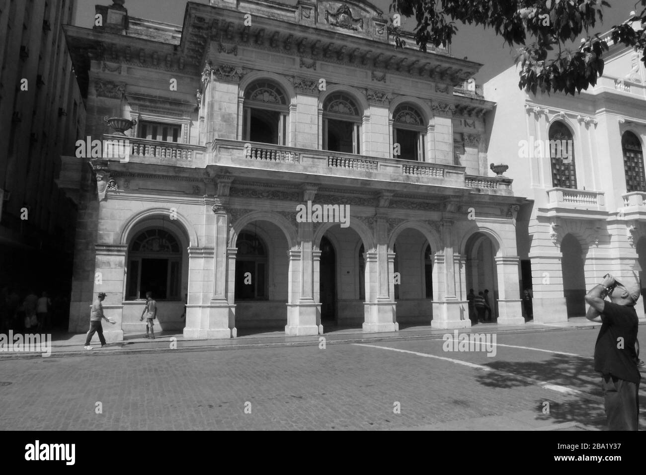 Bâtiment de Santa Clara avec arches et bâtiment historique en pierre blanche Cuba Banque D'Images