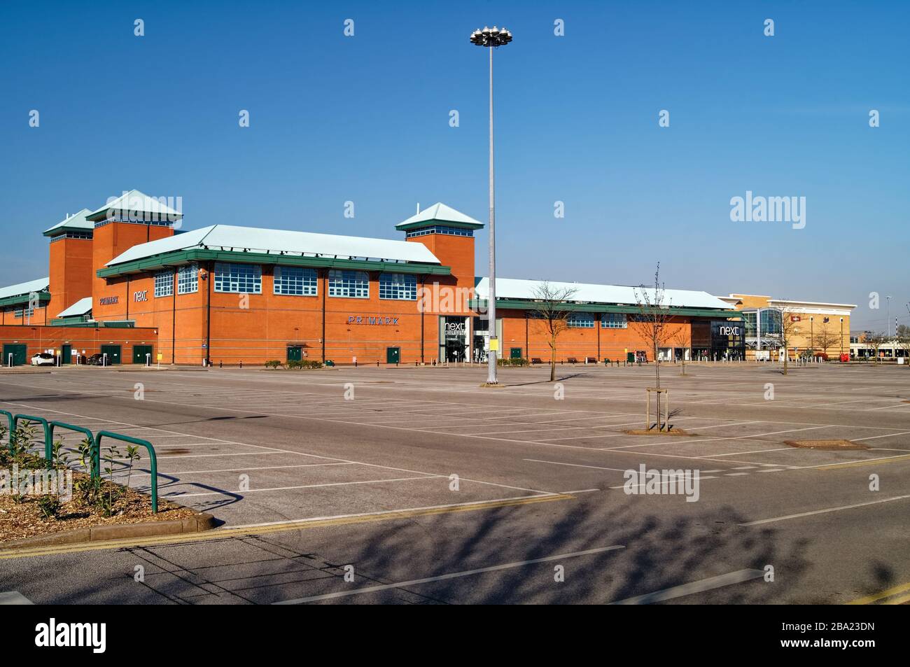Royaume-Uni, Yorkshire du Sud, Sheffield, Meadowhall Shopping Center avec parking vide pendant 2020 Covid 19 Lock Down Banque D'Images