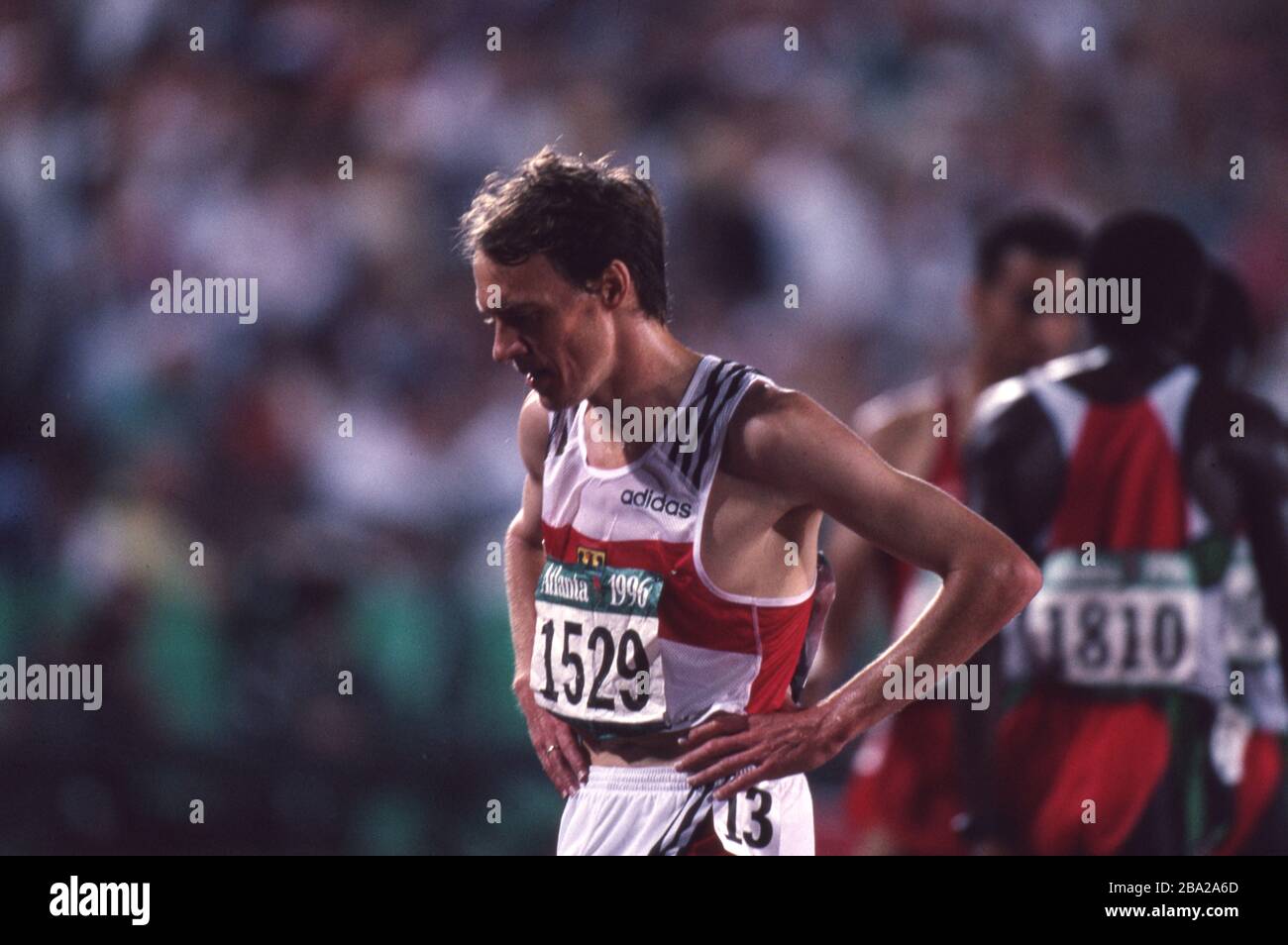 firo: 1996 Sport, Jeux Olympiques, Jeux Olympiques d'été, Jeux Olympiques d'été, Jeux Olympiques, Atlanta, 96, 1996, archives photos, LA, athlétisme,, hommes, hommes, 5000 mètres de course Dieter Baumann, demi-figure, 4ème, quatrième , espace, déception, déception | utilisation dans le monde entier Banque D'Images