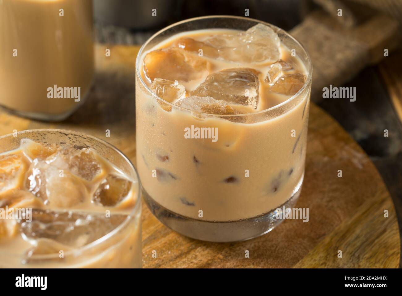 Cocktail de coulées de boue de crème irlandaise sucrée avec glace Banque D'Images