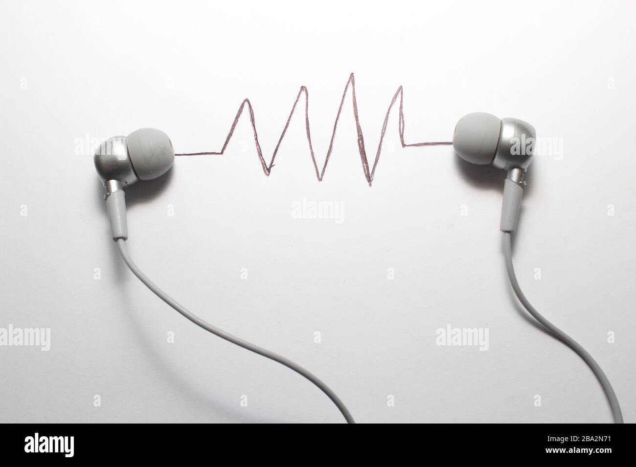 Écouteurs / écouteurs avec accessoires et gadgets pour téléphone mobile à ondes sonores Banque D'Images