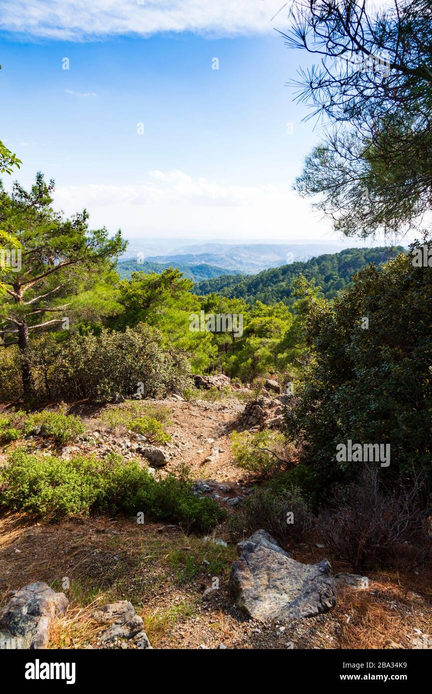 Vue depuis le mont Olympus, la gamme Troodos, Chypre. Banque D'Images