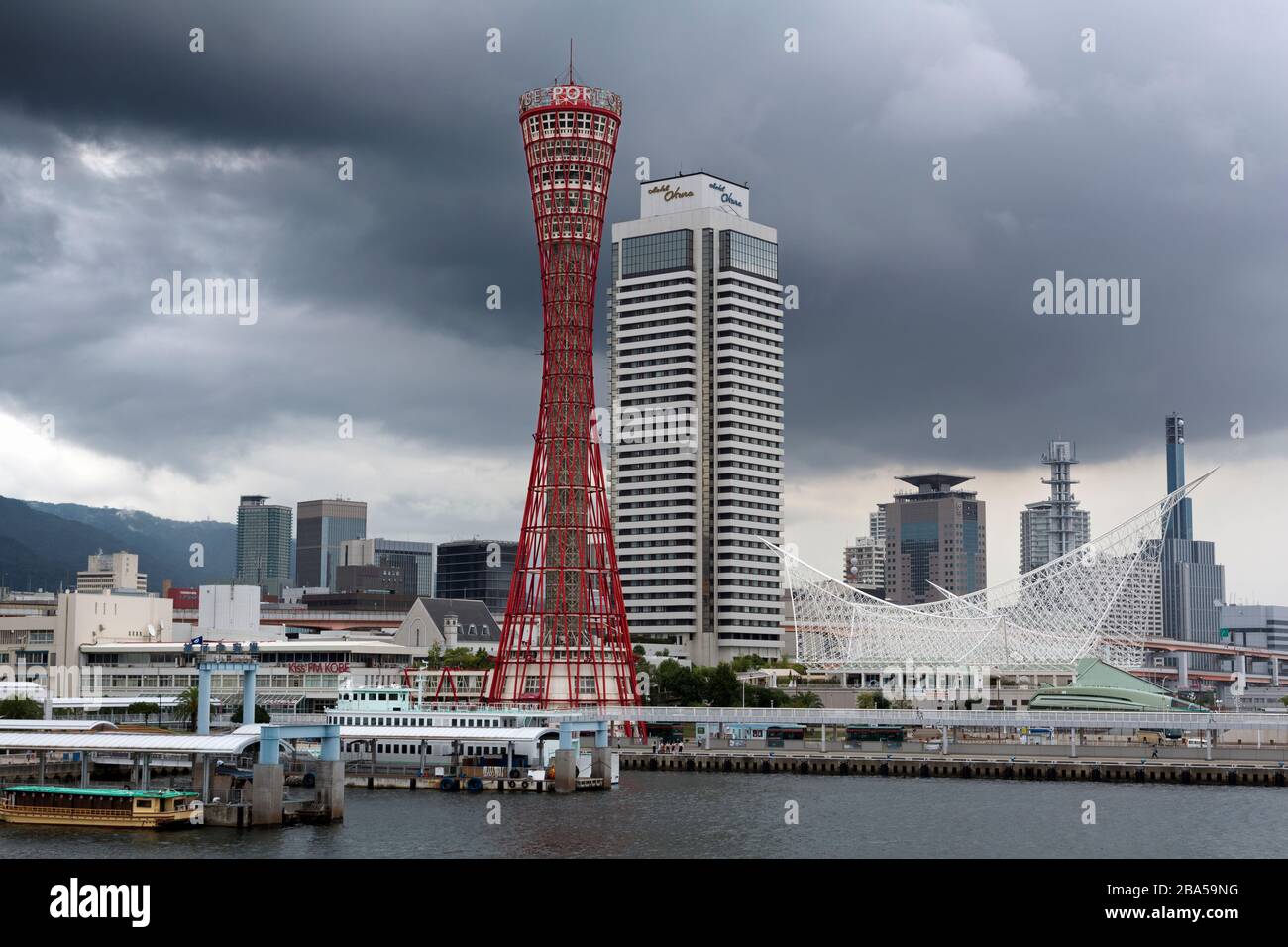 Kobe Port Tower, Meriken Park, Kobe City, Honshu Island, Japon, Asie Banque D'Images