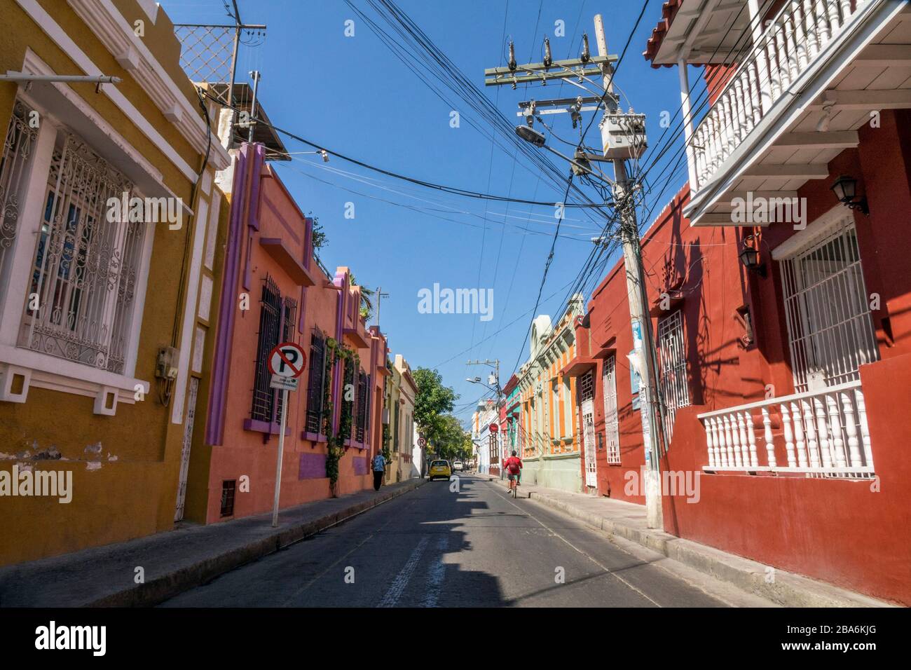 Santa Marta-Magdalena-Colombie, 16. Janvier 2020: Maisons colorées rues de la vieille ville de Santa Marta, ville des Caraïbes, Colombie Banque D'Images