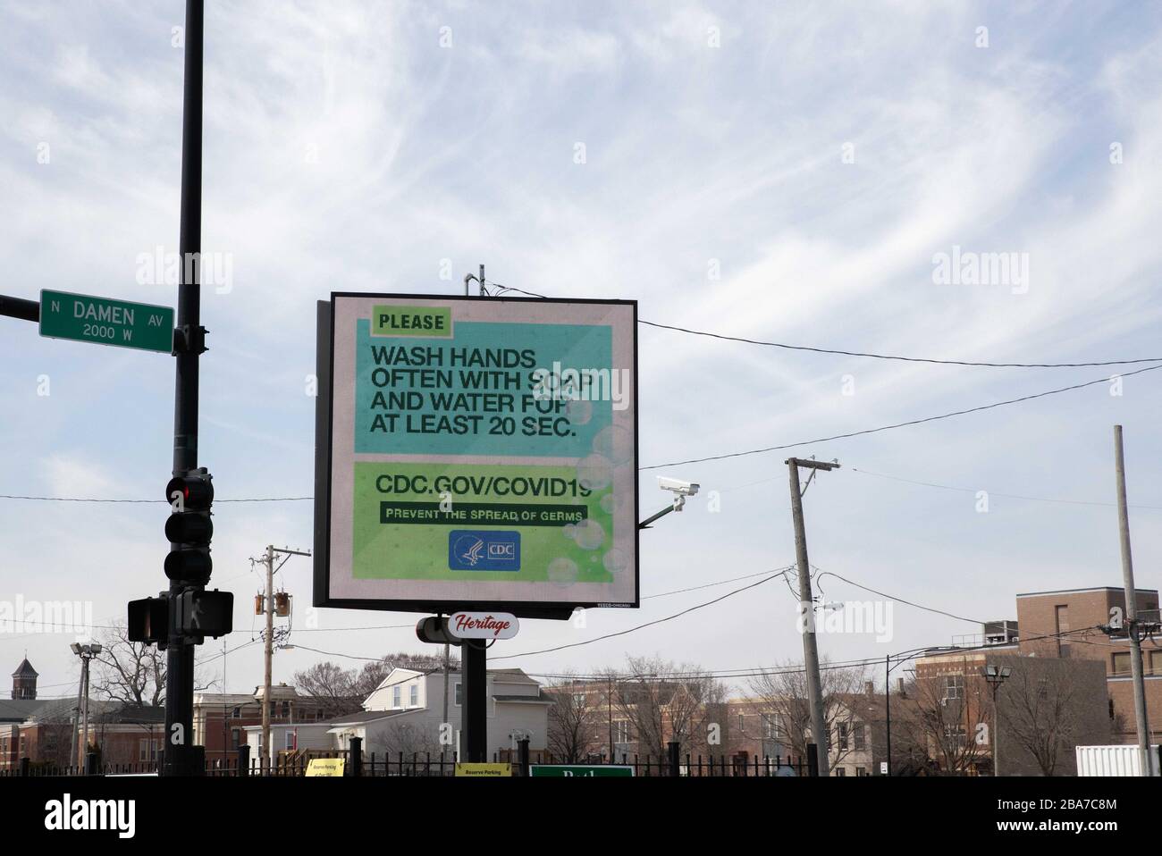 Signe à l'extérieur du United Center en laissant la communauté savoir se laver les mains au milieu de la pandémie mondiale de coronavirus, mardi 25 mars 2020, à Chicago, aux États-Unis. (Photo par IOS/Espa-Images) Banque D'Images