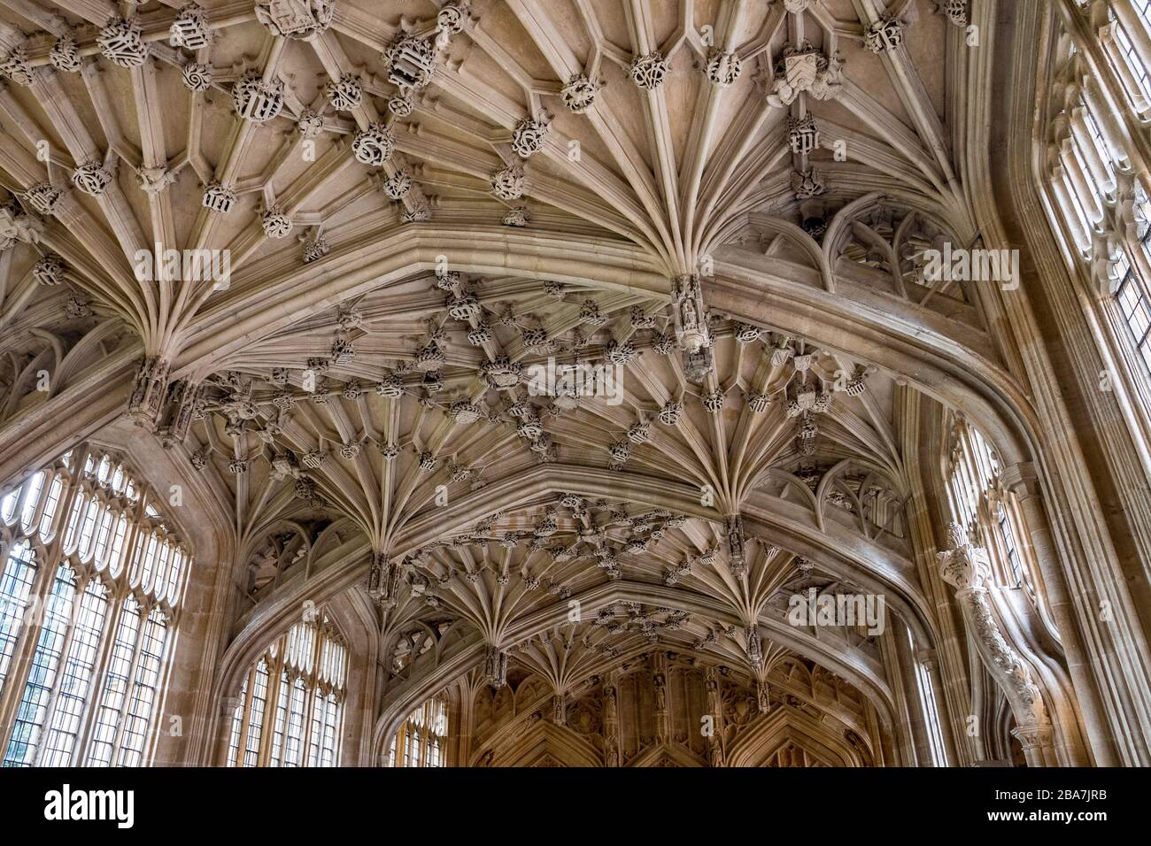 Juillet 2019. Plafond scolaire de divinité, Oxford, Université, Angleterre, Royaume-Uni. Beau bâtiment médiéval et chambre dans le style perpendiculaire Banque D'Images