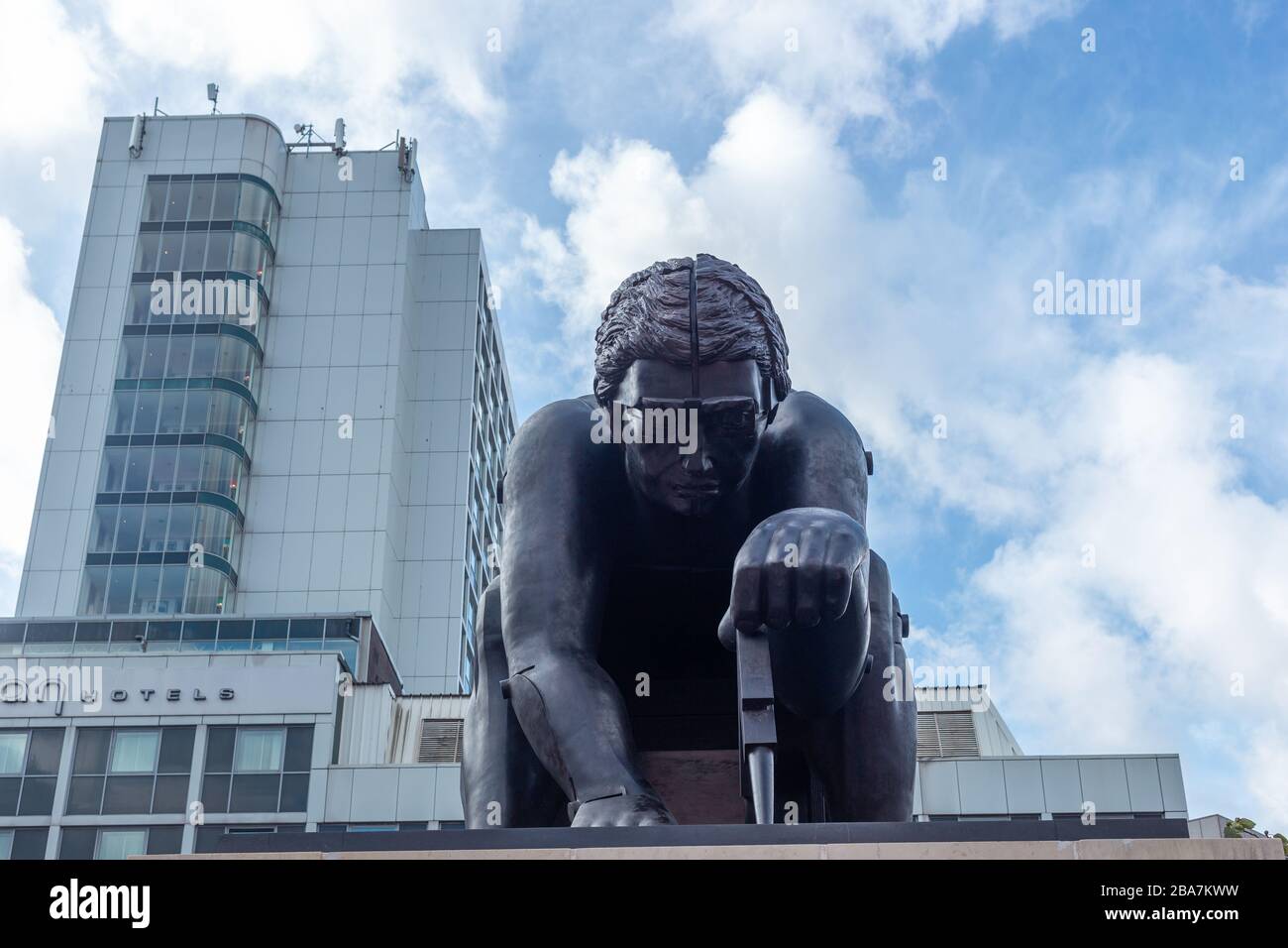 Londres, Royaume-Uni, 18 octobre 2019 - Newton, après William Blake sur le parcours de la British Library, Londres - une sculpture en bronze Sir Eduardo Paolozzi de 1995 de Sir Isaac Newton, basée sur un imprimé William Blake appelé Newton Banque D'Images