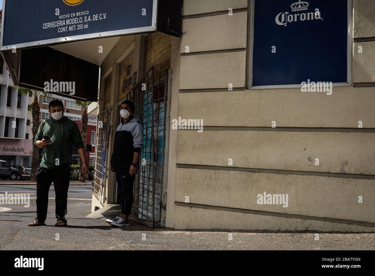 Les ventes d'alcool seront interdites en Afrique du Sud au cours des 21 jours de verrouillage du pays contre la pandémie mondiale de coronavirus et les ventes ont fait un pic Banque D'Images