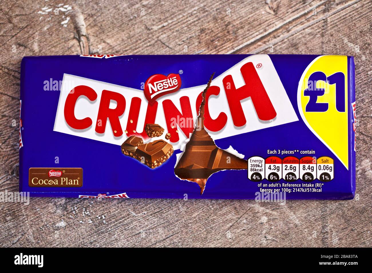 Barre de chocolat au lait Nestle Crunch Banque D'Images