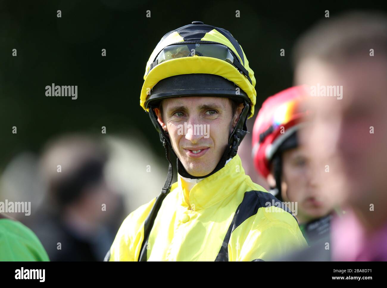 Jockey George Baker dans l'anneau de parade pendant la journée de la coupe d'or d'Ayr à l'hippodrome d'Ayr Banque D'Images