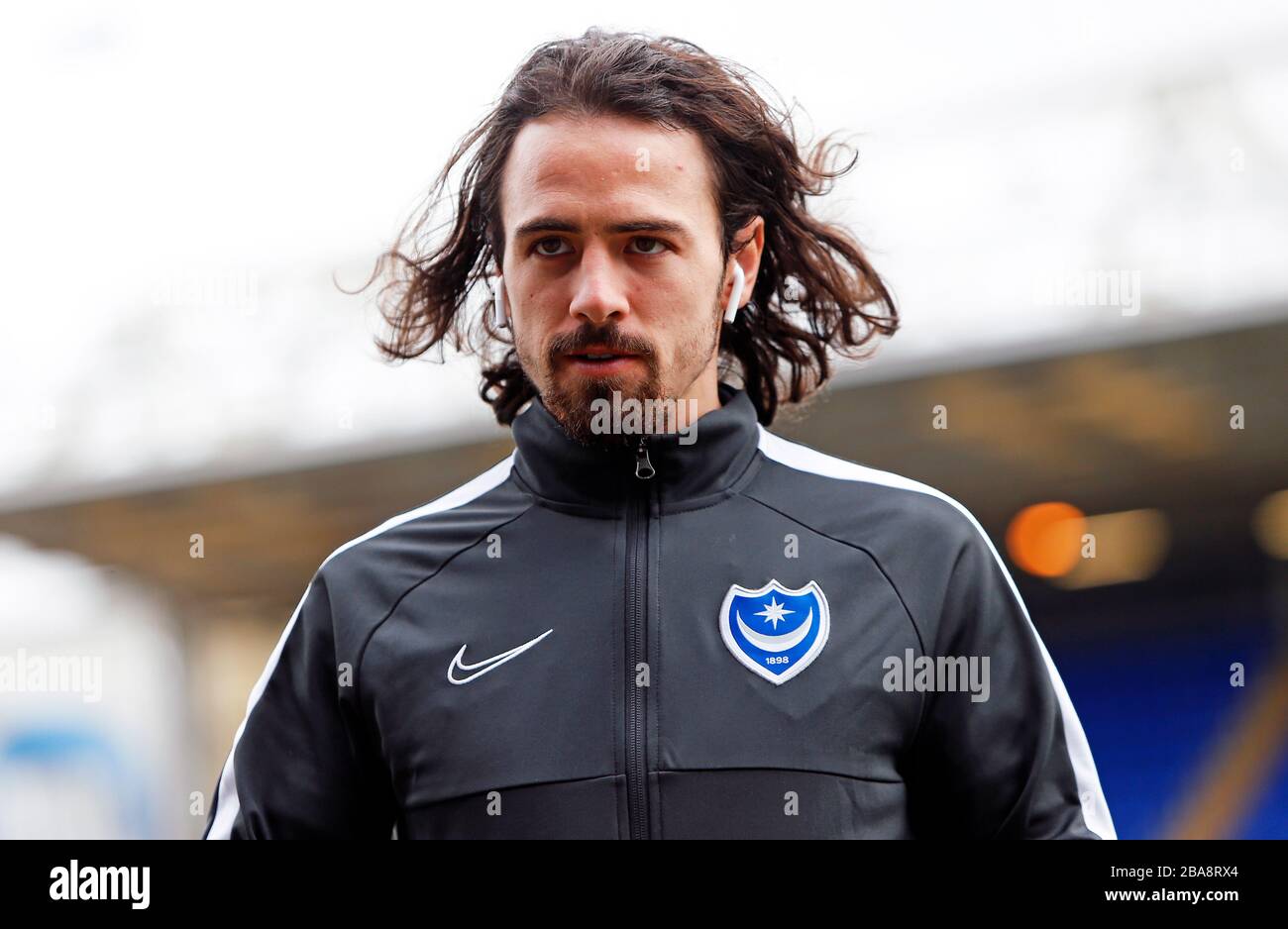 Ryan Williams, de Portsmouth, se rend dans les vestiaires avant le lancement du Weston Homes Stadium Banque D'Images