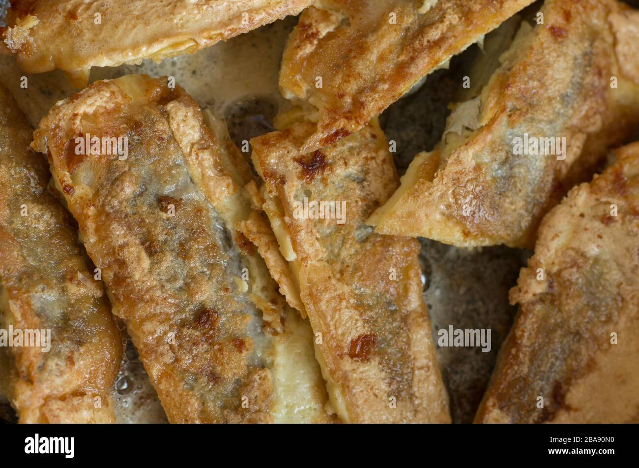 Frit dans des poissons à pâte Whiting avec une délicieuse croûte vue de dessus Banque D'Images