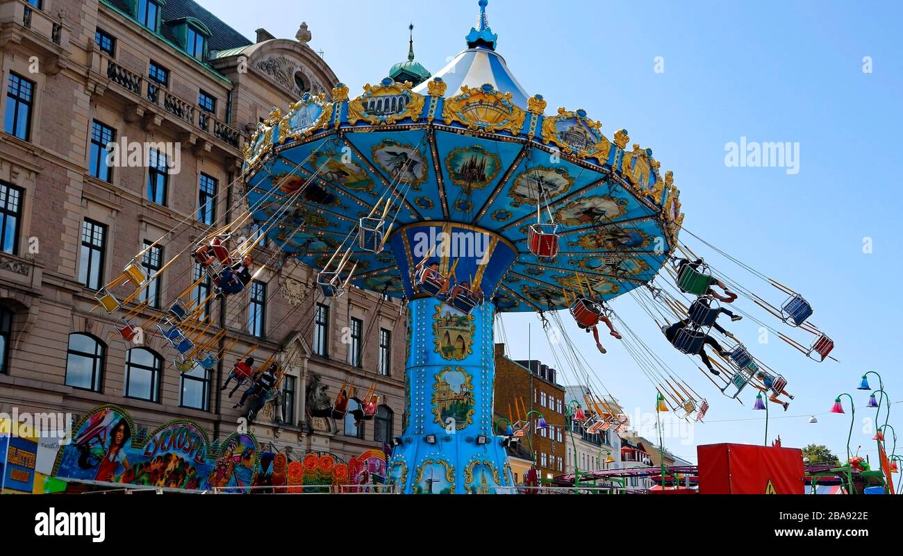 Un Carnival Ride dans le centre-ville de Malmo. Banque D'Images
