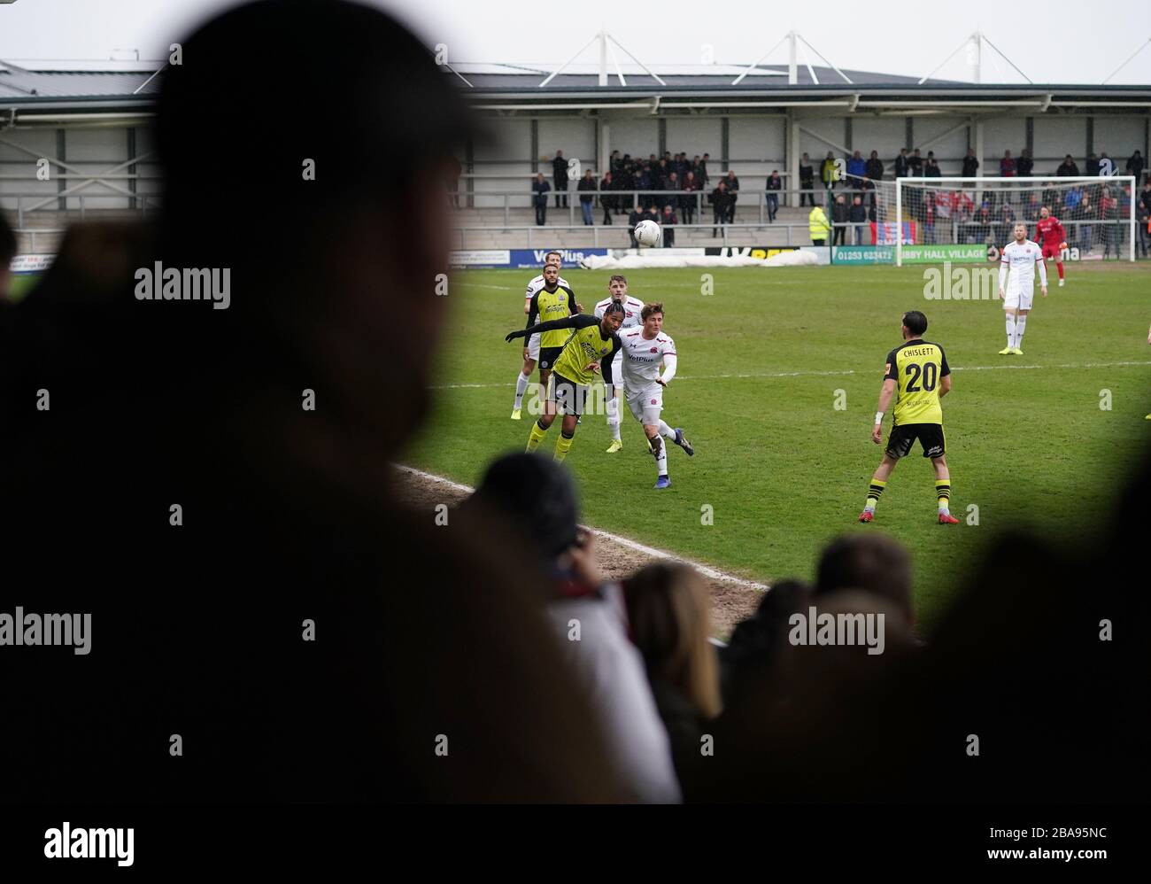 Les fans de l'AFC Fylde et de la ville d'Aldershot regardent les matchs Banque D'Images