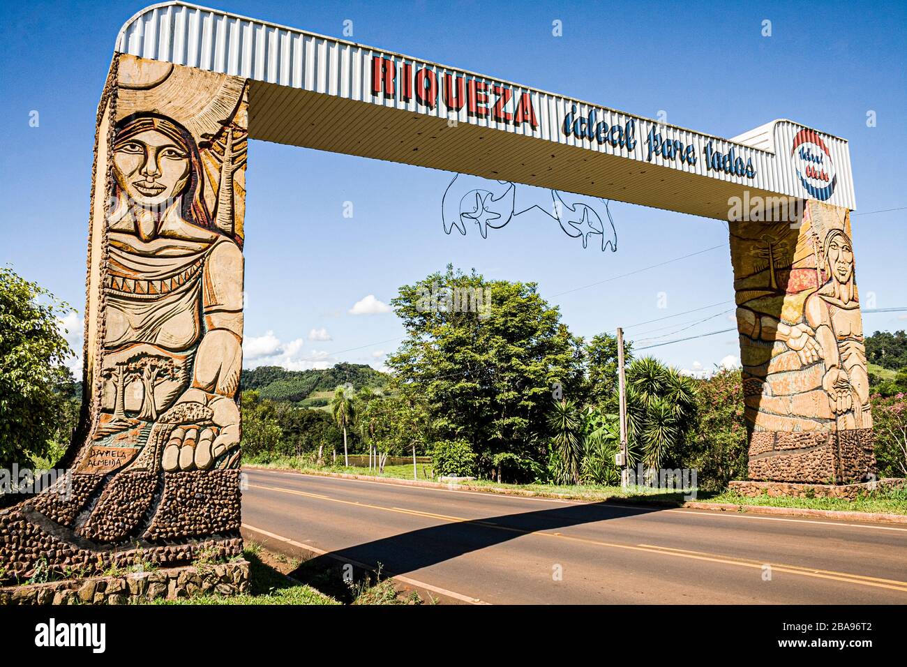 Porte d'entrée de la ville. Riqueza, Santa Catarina, Brésil. Banque D'Images