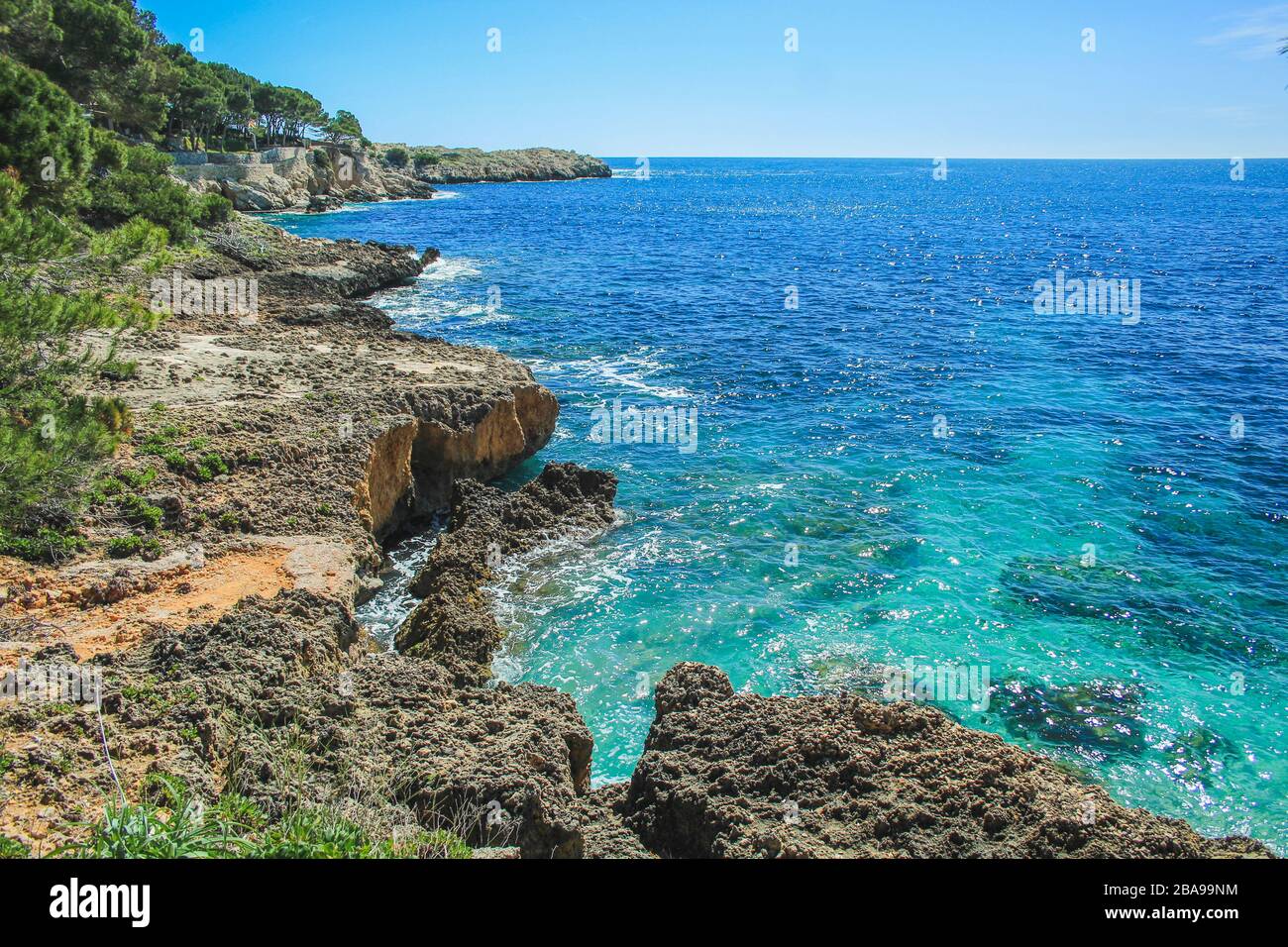 Vue sur la magnifique côte idyllique à Cala Rajada, Majorque, Espagne Banque D'Images