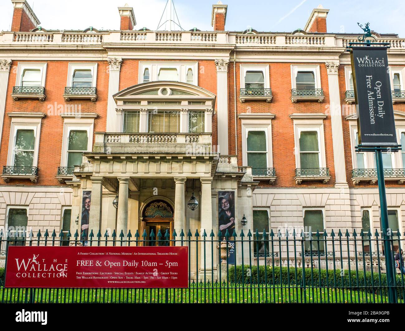 LONDRES- The Wallace Collection situé dans une maison de ville palatiale à Marylebone, Londres. Un musée présentant des peintures, des meubles, des sculptures Banque D'Images